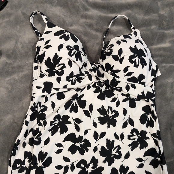 Island Escape Other - Woman's swim top